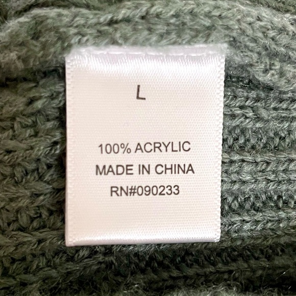 NWT L Sage Green Cable Knit V Neck Lace Up Sweater - Picture 9 of 9